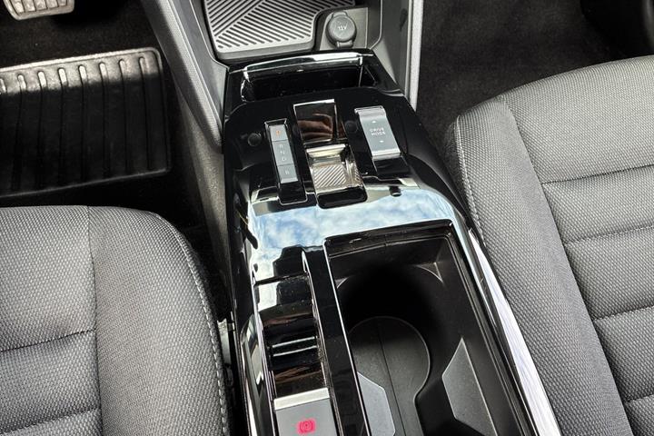 Grå Citroën ë-C4 X fra 2025