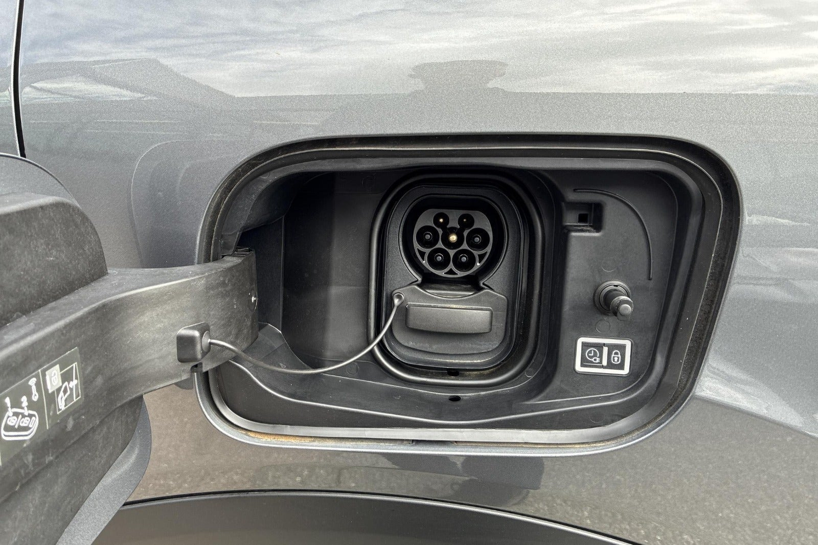Grå Citroën ë-C4 X fra 2025