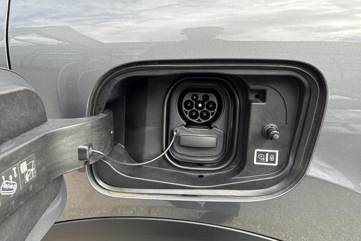 Grå Citroën ë-C4 X fra 2025