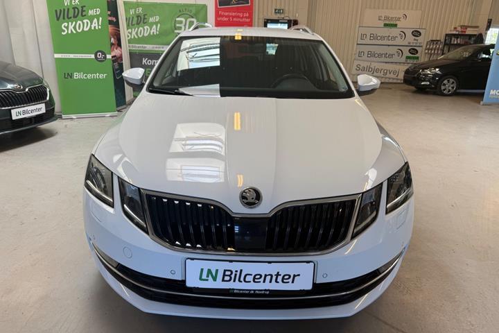 Hvid Skoda Octavia fra 2018