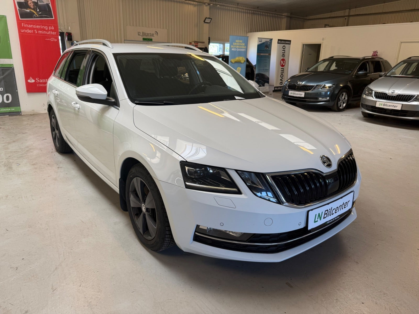 Hvid Skoda Octavia fra 2018