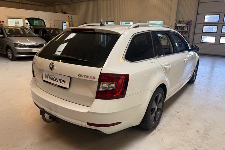 Hvid Skoda Octavia fra 2018