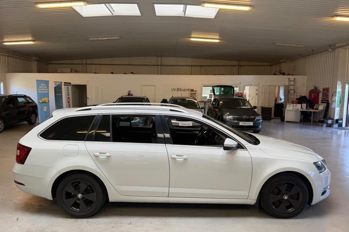 Hvid Skoda Octavia fra 2018