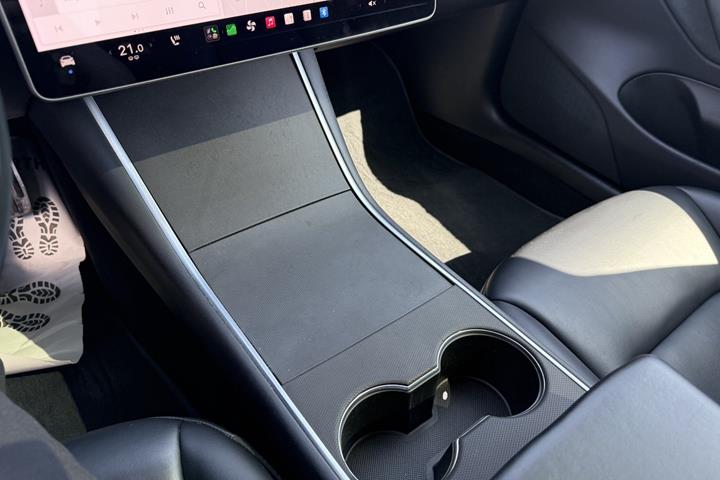 Blå Tesla Model 3 fra 2019