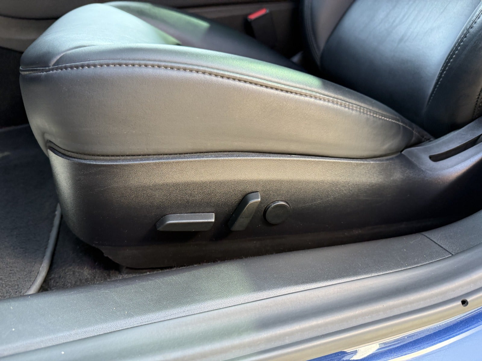Blå Tesla Model 3 fra 2019