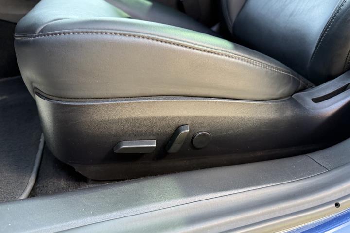 Blå Tesla Model 3 fra 2019