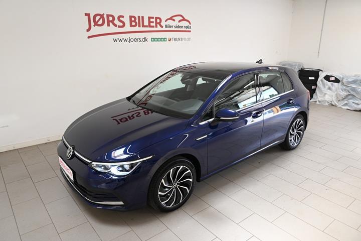 Blå VW Golf VIII fra 2021