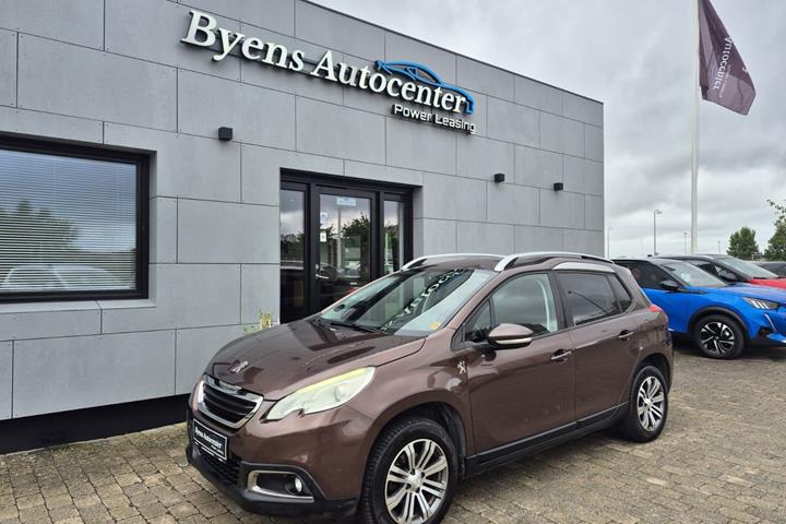 Rød Peugeot 2008 fra 2014