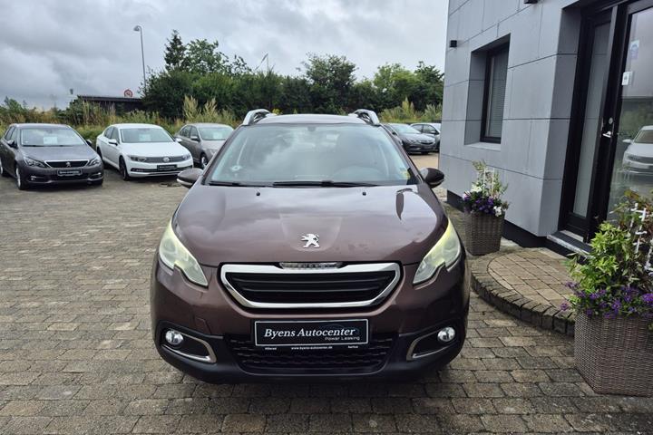 Rød Peugeot 2008 fra 2014