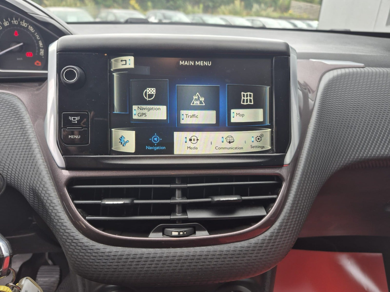 Rød Peugeot 2008 fra 2014