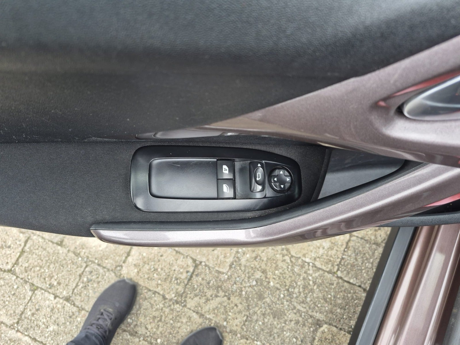 Rød Peugeot 2008 fra 2014