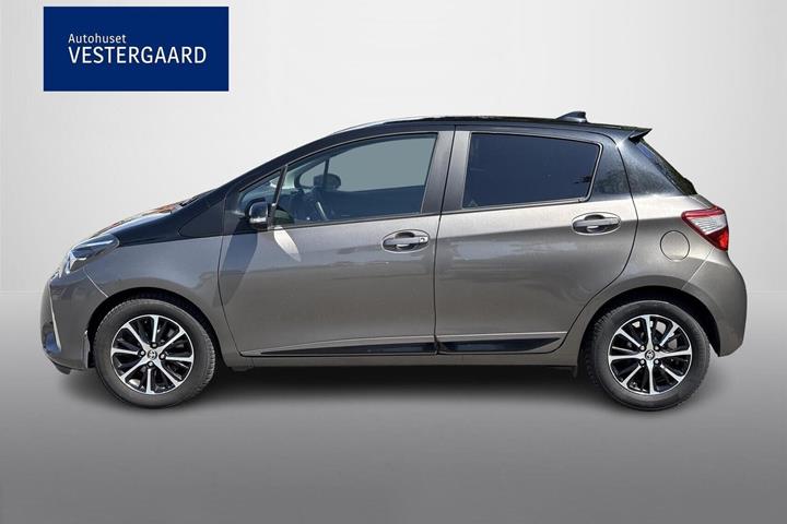 Beige Toyota Yaris fra 2018
