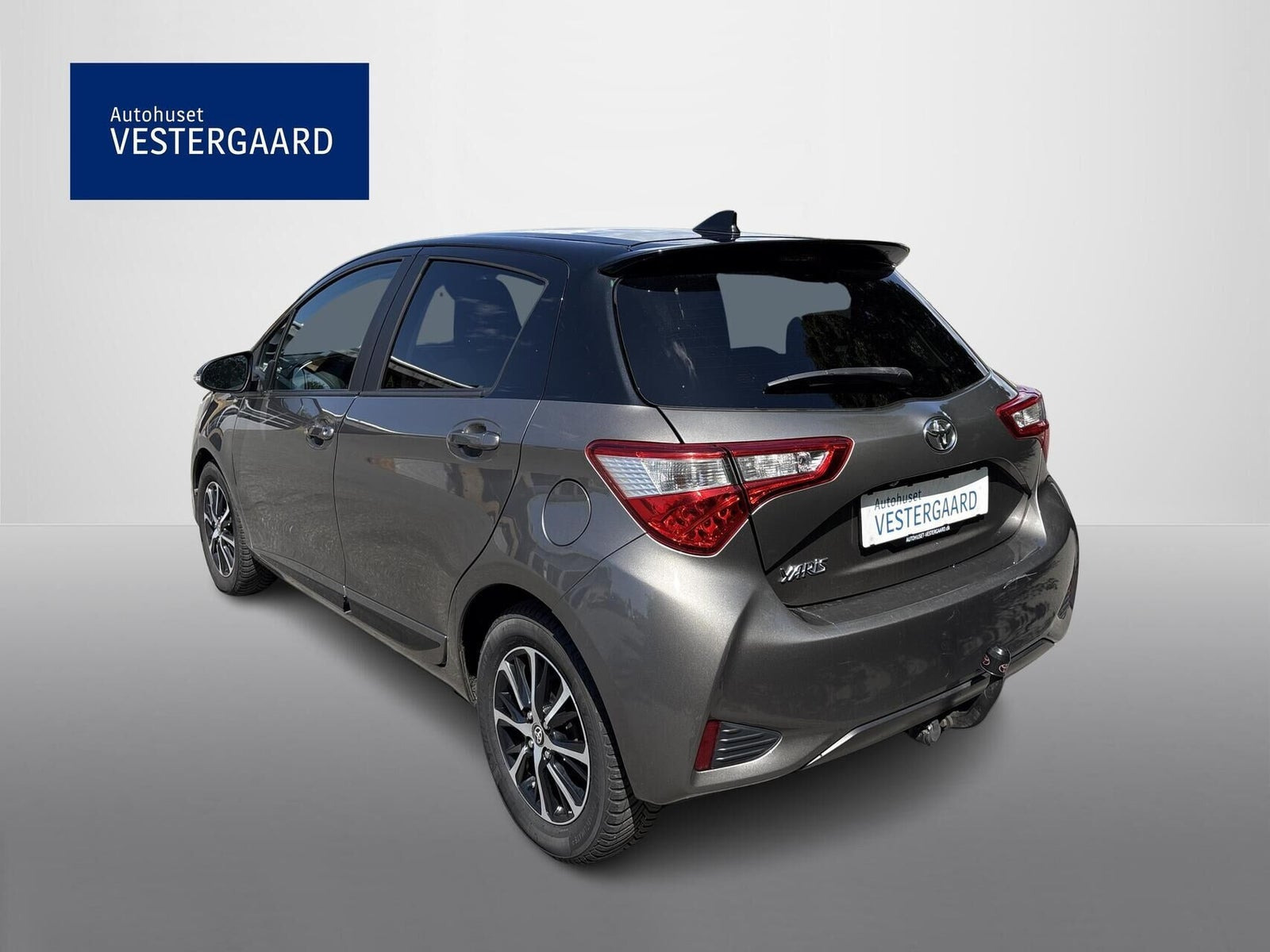 Beige Toyota Yaris fra 2018