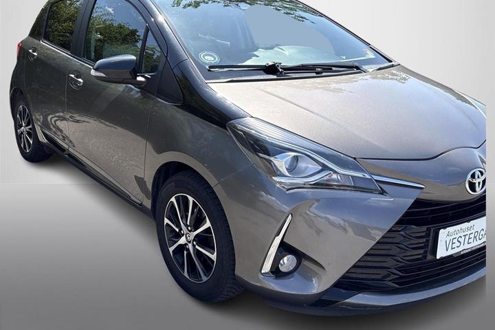Beige Toyota Yaris fra 2018