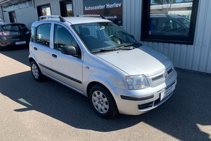 Sølv Fiat Panda fra 2011