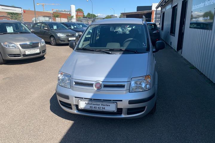 Sølv Fiat Panda fra 2011