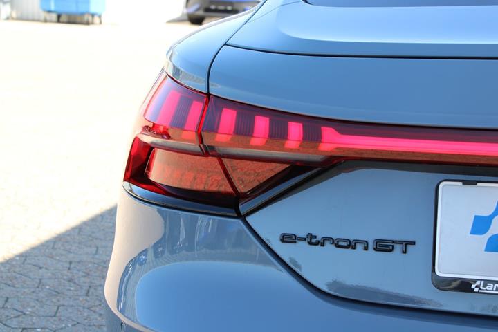 Grå Audi e-tron GT fra 2023