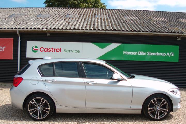 Sølv BMW 118i fra 2018