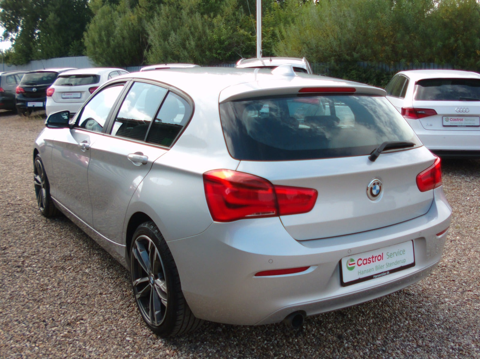 Sølv BMW 118i fra 2018