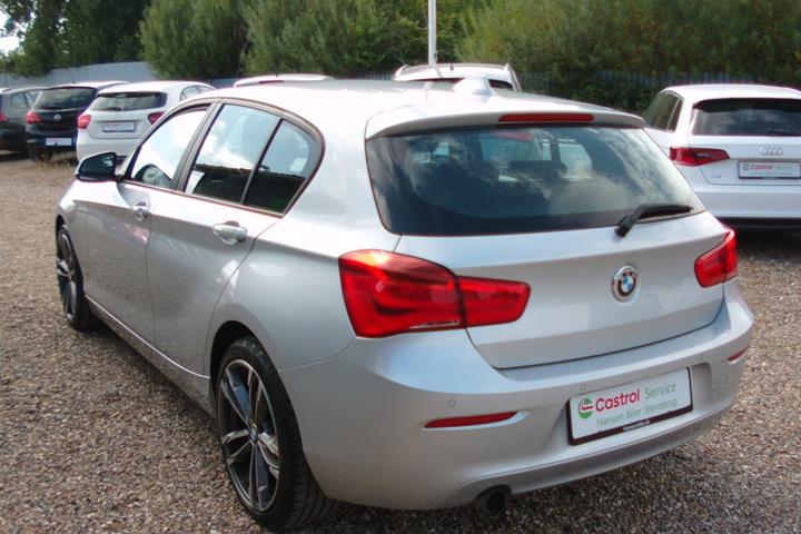Sølv BMW 118i fra 2018