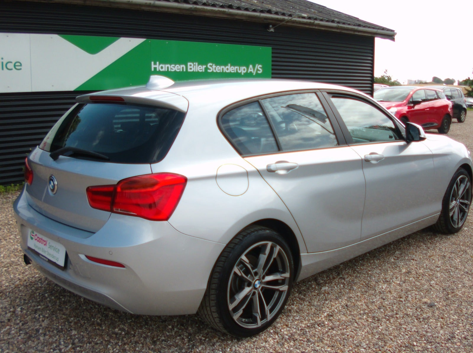 Sølv BMW 118i fra 2018