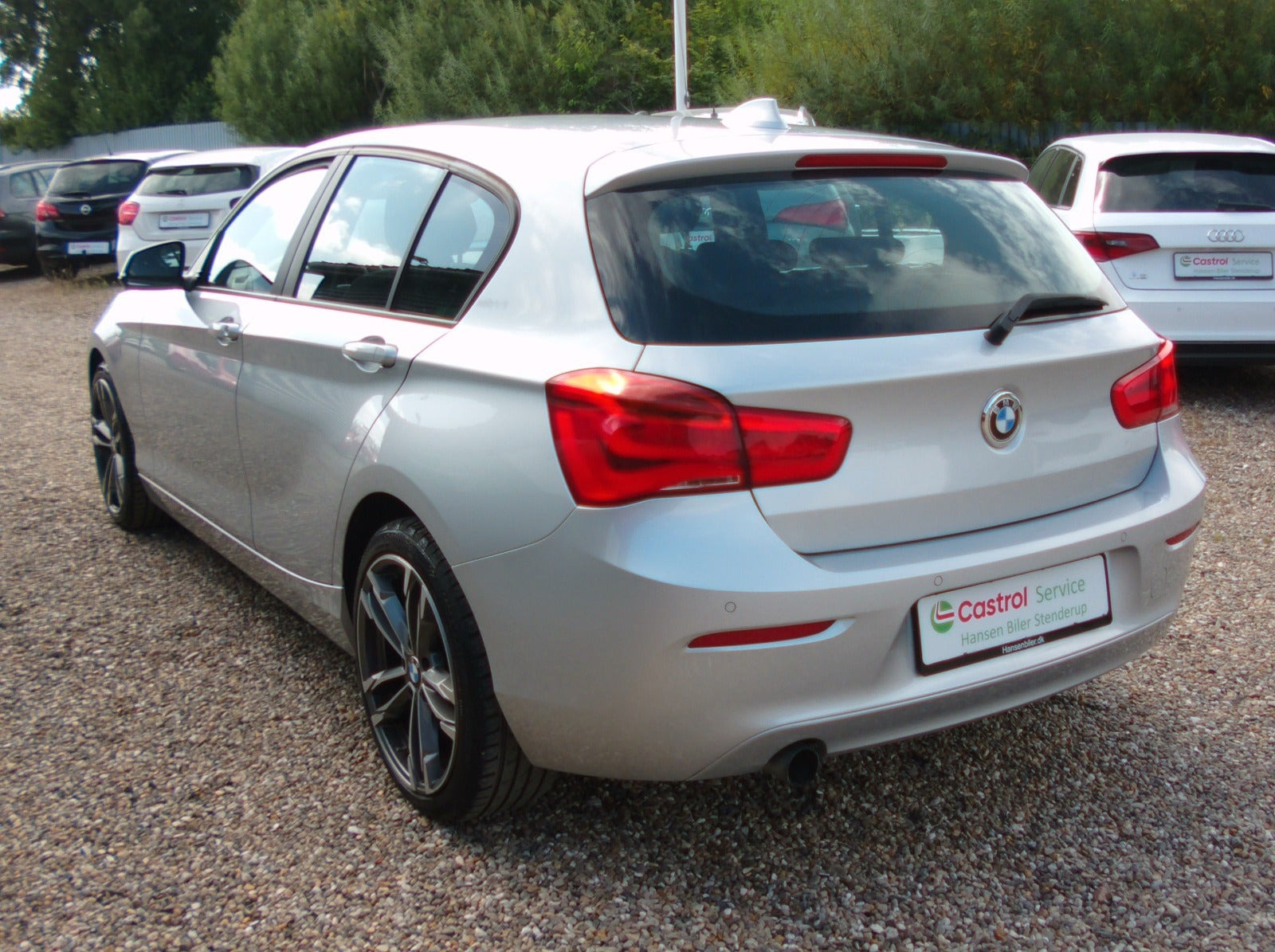 Sølv BMW 118i fra 2018