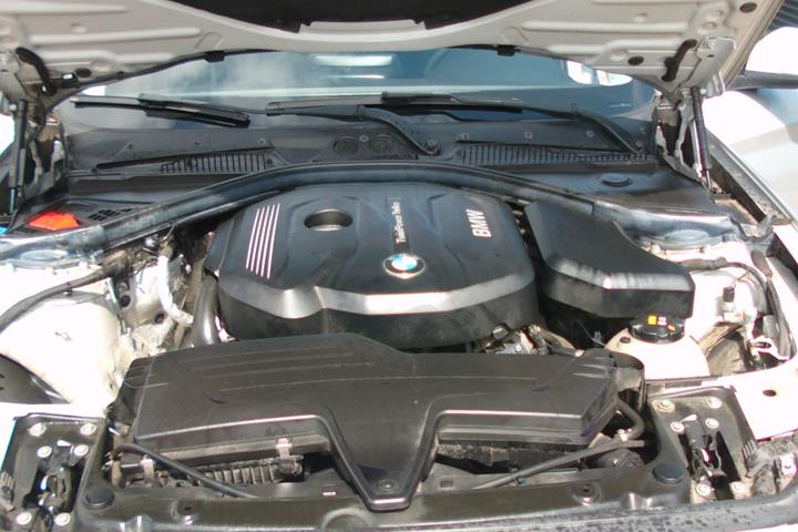 Sølv BMW 118i fra 2018