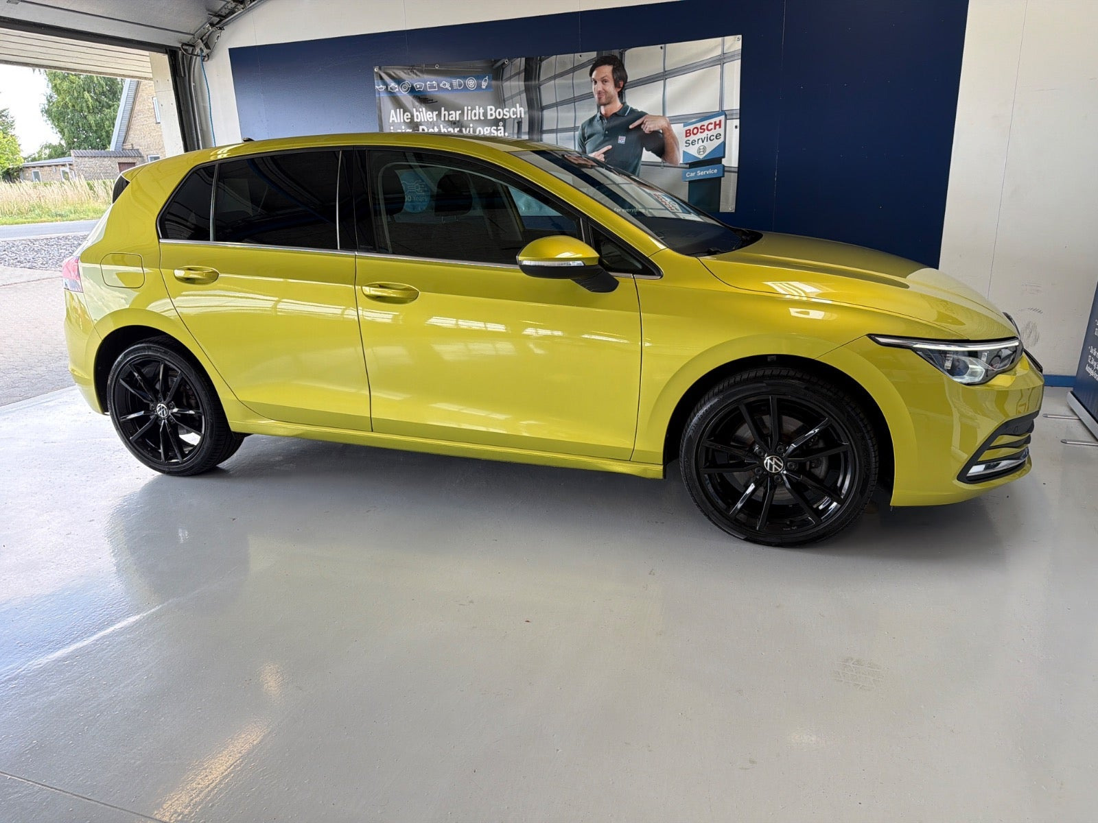 Gul VW Golf VIII fra 2021