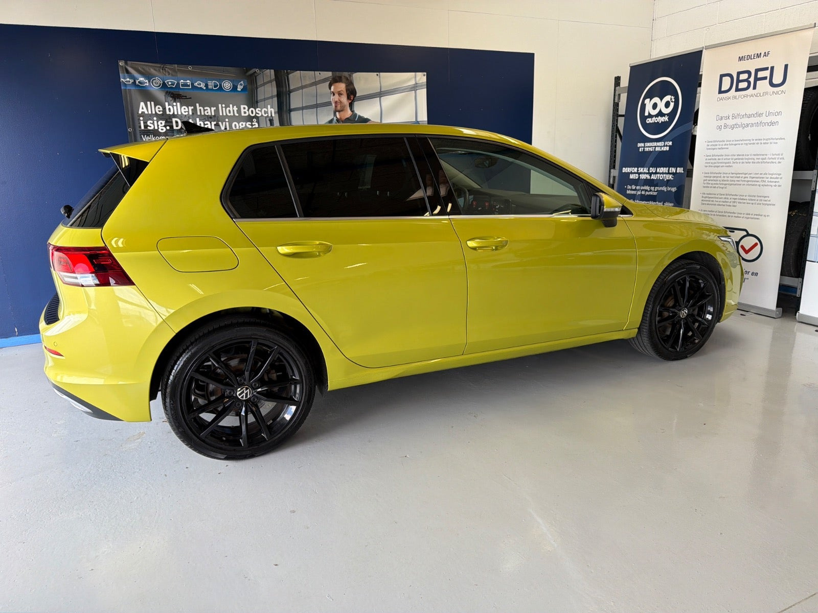 Gul VW Golf VIII fra 2021