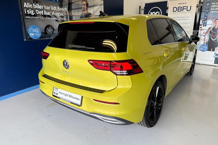 Gul VW Golf VIII fra 2021