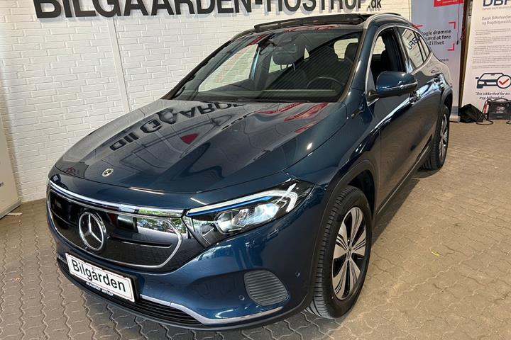 Blå Mercedes EQA250 fra 2021 set udefra