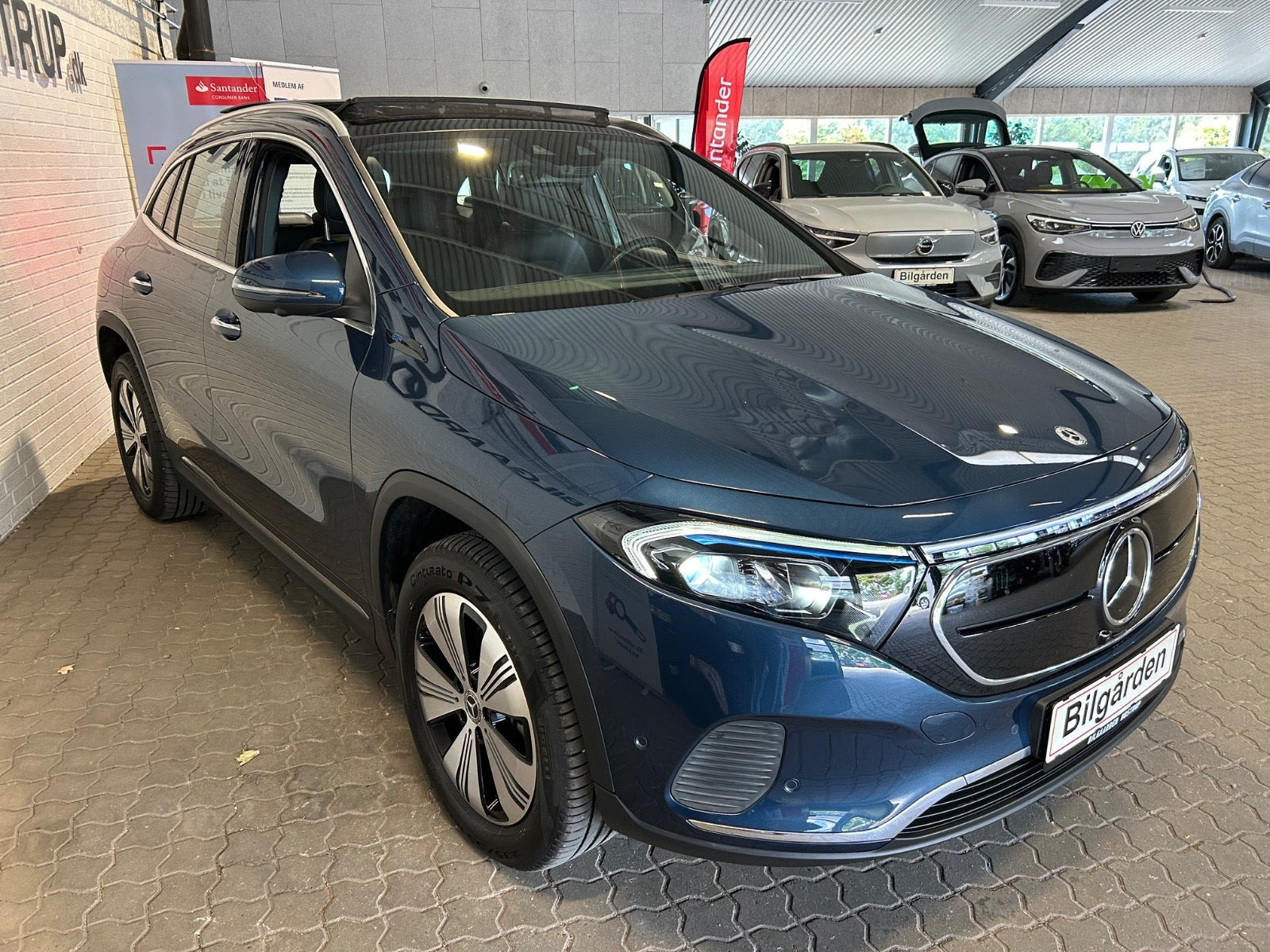 Blå Mercedes EQA250 fra 2021