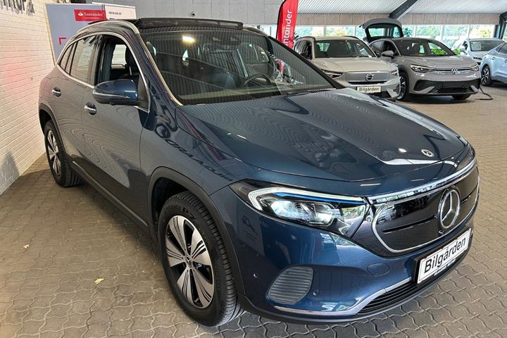 Blå Mercedes EQA250 fra 2021