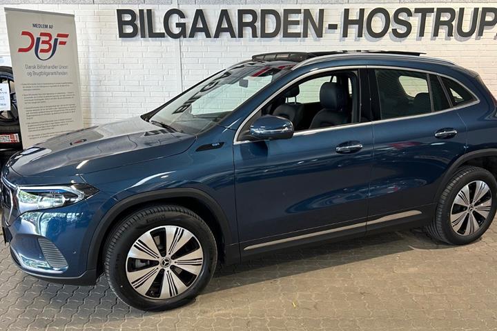 Blå Mercedes EQA250 fra 2021