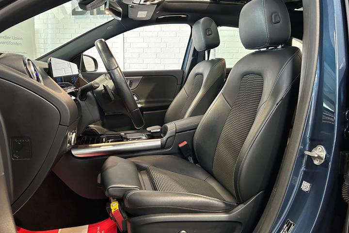 Blå Mercedes EQA250 fra 2021