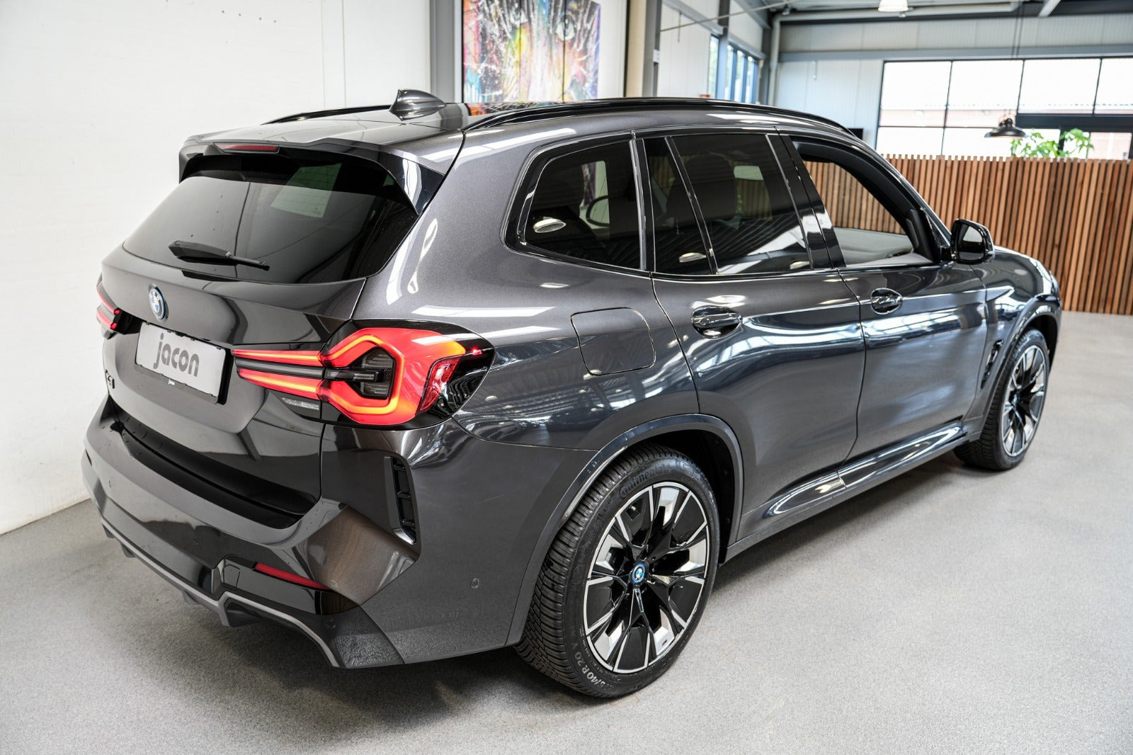Grå BMW iX3 fra 2023