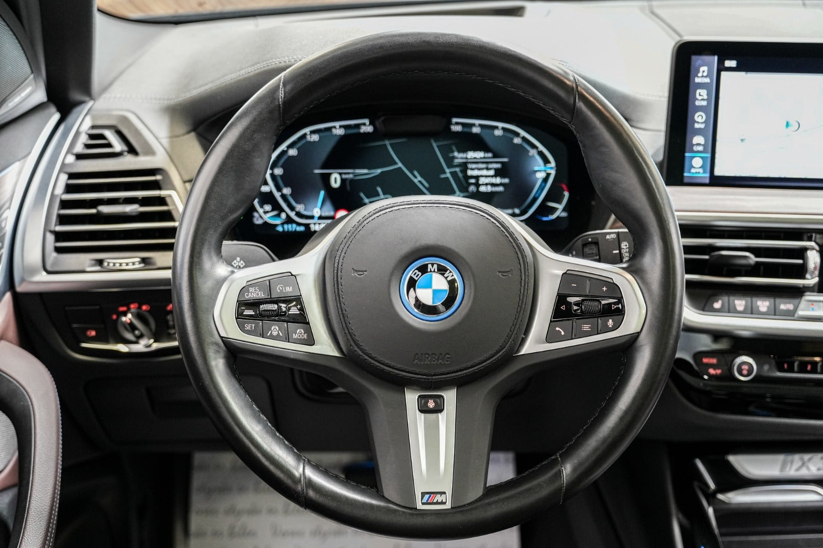 Grå BMW iX3 fra 2023