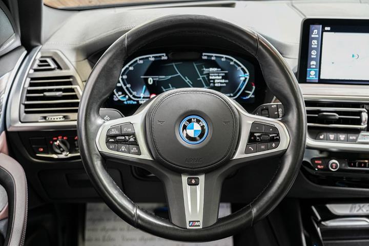 Grå BMW iX3 fra 2023