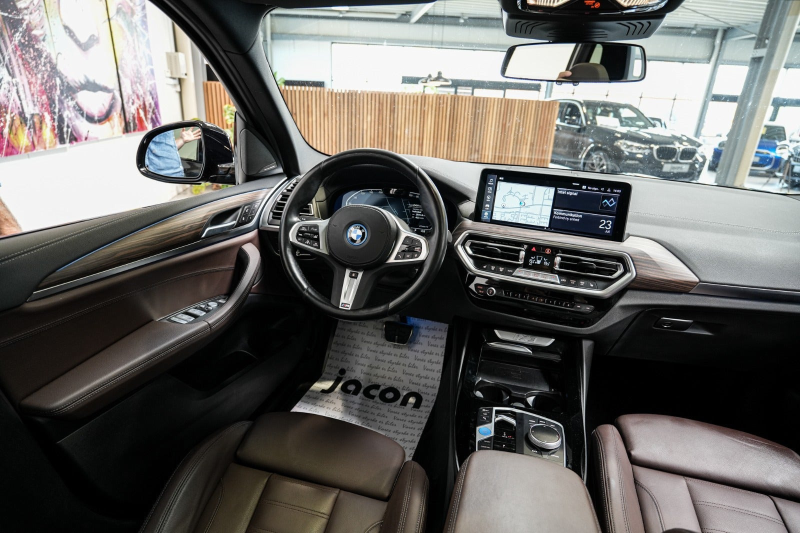 Grå BMW iX3 fra 2023