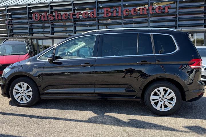 Sort VW Touran fra 2021