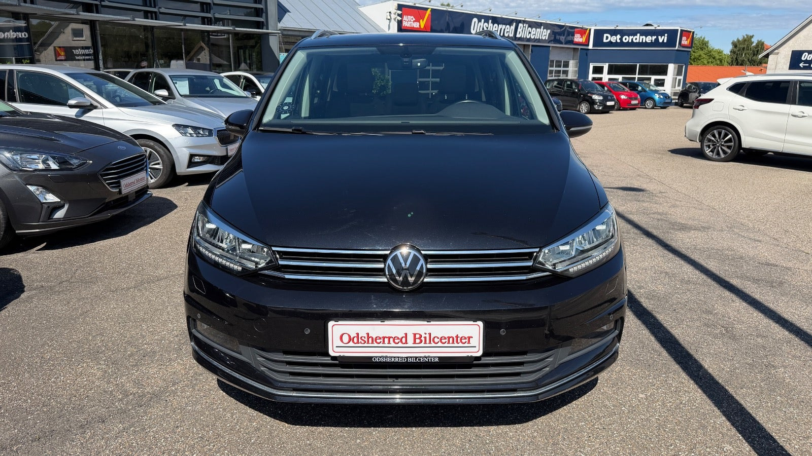 Sort VW Touran fra 2021