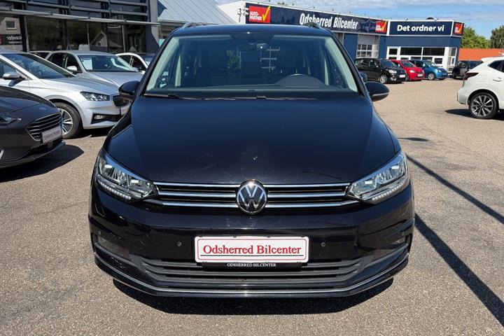 Sort VW Touran fra 2021