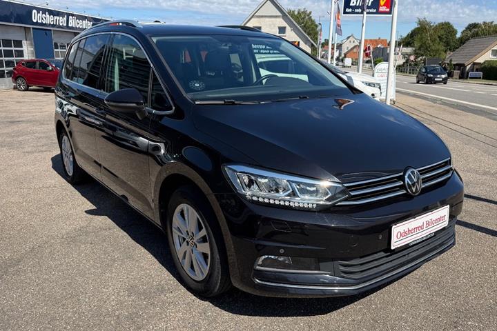 Sort VW Touran fra 2021