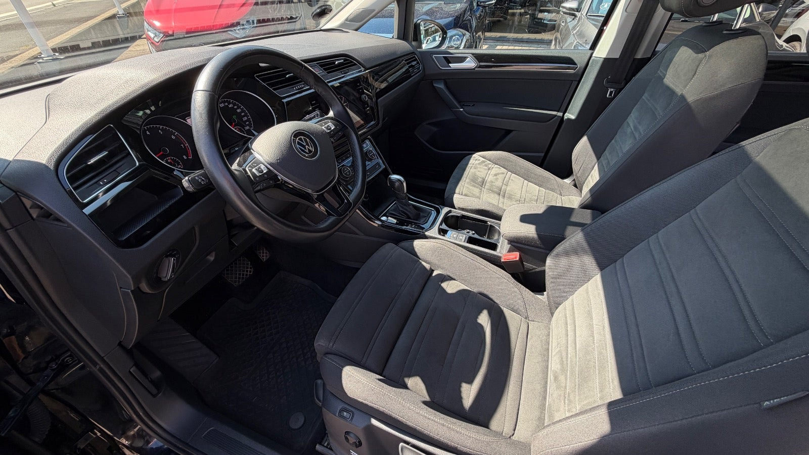 Sort VW Touran fra 2021