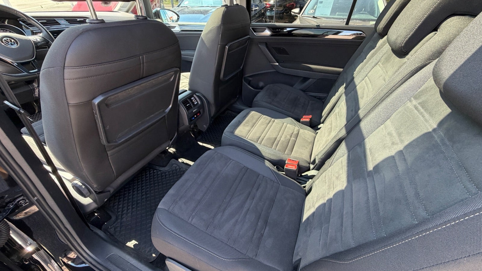 Sort VW Touran fra 2021