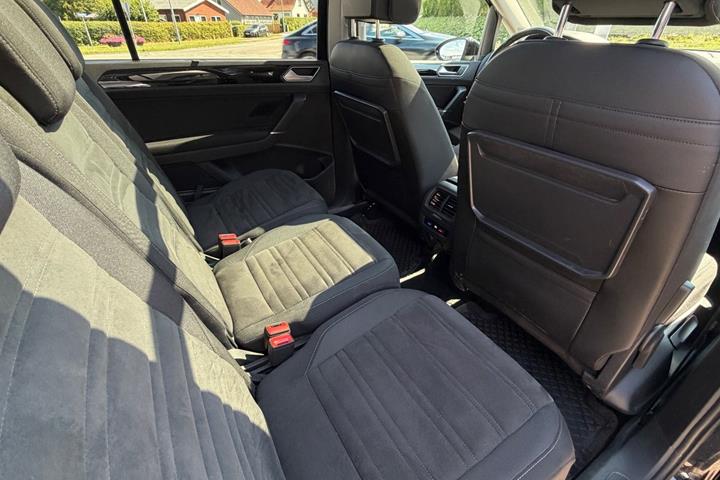 Sort VW Touran fra 2021