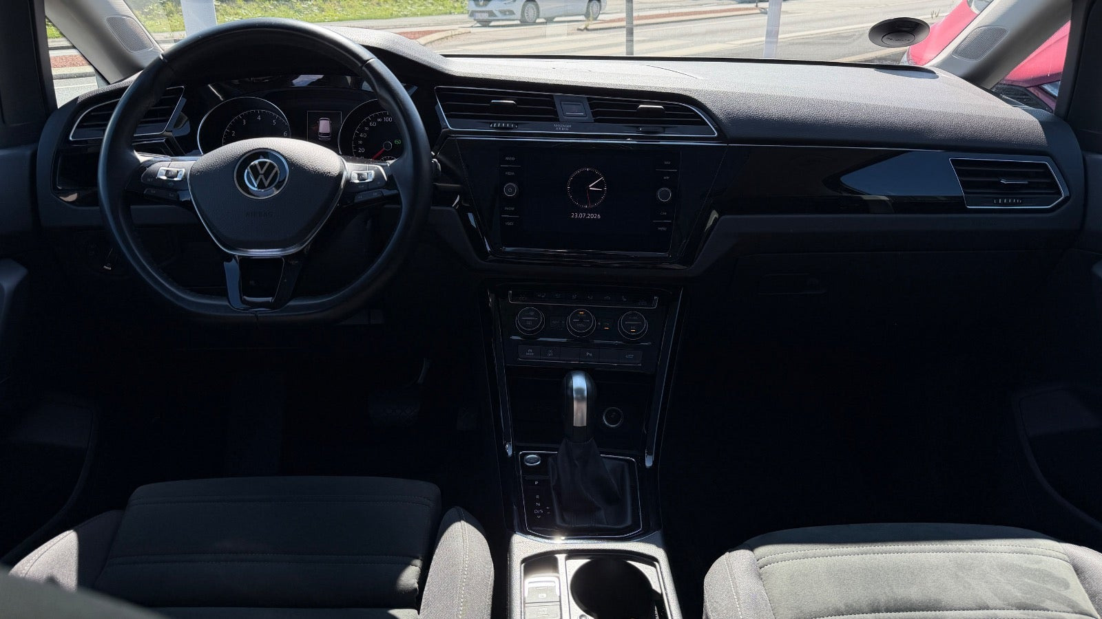 Sort VW Touran fra 2021