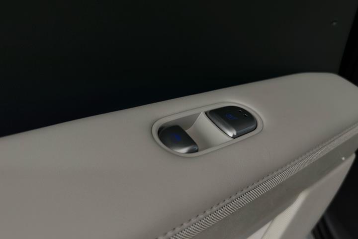 Grå Hyundai Ioniq 5 fra 2023
