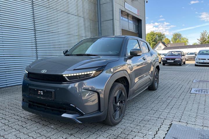 Grå Toyota Urban Cruiser fra 2025