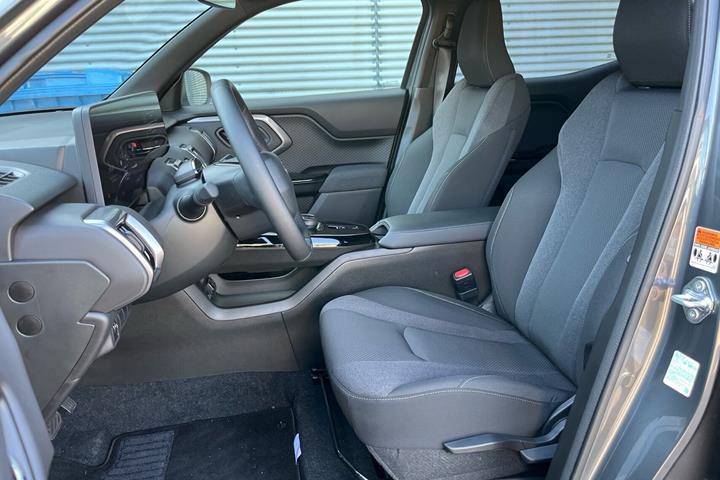 Grå Toyota Urban Cruiser fra 2025